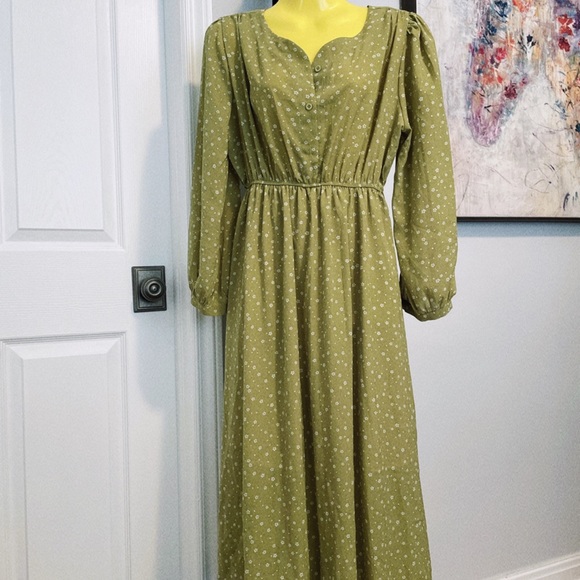 NWT ** Floral Dress - Picture 6 of 6